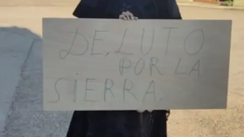 Una joven de Otero de Bodas, de luto por la Sierra de la Culebra