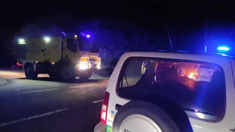 Guardia Civil y bomberos actúa sobre los focos declarados en Granja de Moreruela. Fotografía: FC