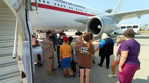 El Ministerio de Defensa ha colaborado en el traslado de seis niños enfermos ucranianos y sus familias a España.