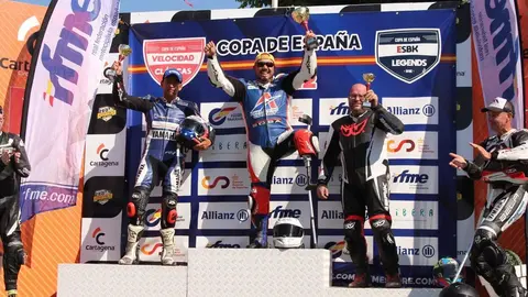 Carlos blanco podium