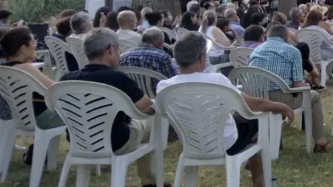 Espectadores en un concierto en las Aceñas de Cabañales