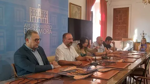 Presentación del Festival Internacional de Folclore en El Ayuntamiento
