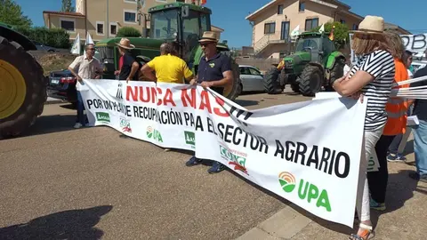 Manifestación de agricultores en Tábara. Foto F.J.