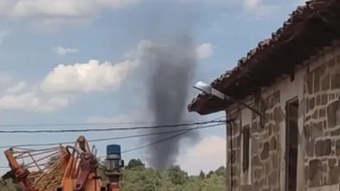 Columna de humo en Villanueva de Valrojo