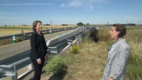 PSOE Andavías. Visita viaducto accidente AVE Laura Gago y Helena Mateos