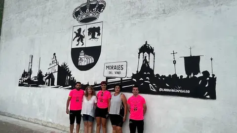 Mural en Morales del Vino, con la presencia de Juanma Pedrón, Raquel Carrascal, Laura, Carmen Lorenzo y Rubén García