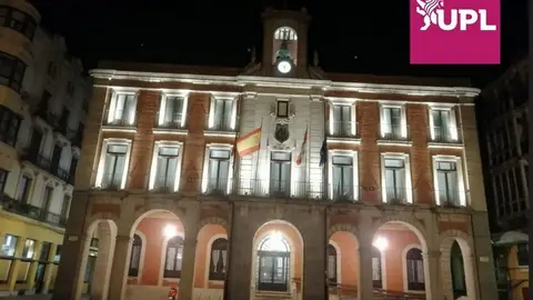 Ayuntamiento de Zamora iluminado