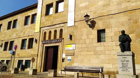 Biblioteca Pública, fachada