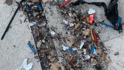 Restos de pirotecnia