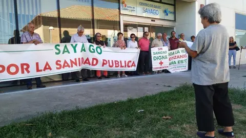52 protesta de la Plataforma en Defensa de la Sanidad Pública de Sayago frente al centro de salud de Bermillo. Fotografía: CEDIDA