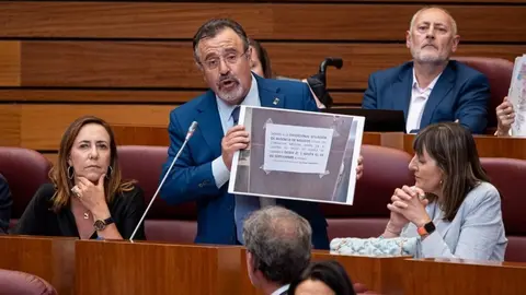 El procurador socialista por Zamora, José Ignacio Martín Benito, en las Cortes