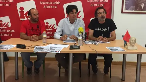 El coordinador de Izquierda Unida Zamora, Miguel Ángel Viñas, junto al coordinador de IUCyL, Juan Gascón