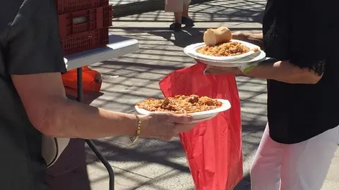 Comida solidaria (39)