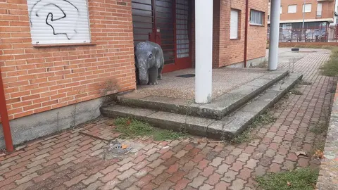 Estado del colegio público Miguel de Cervantes en el edificio destinado a la Educación Infantil