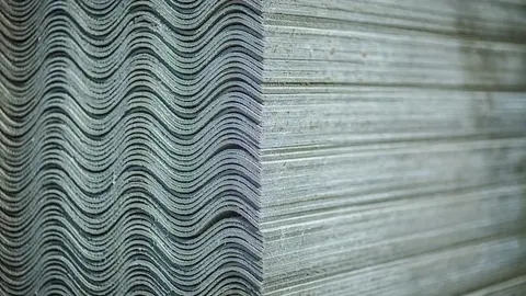 Láminas para techos de fibrocemento vía Freepik