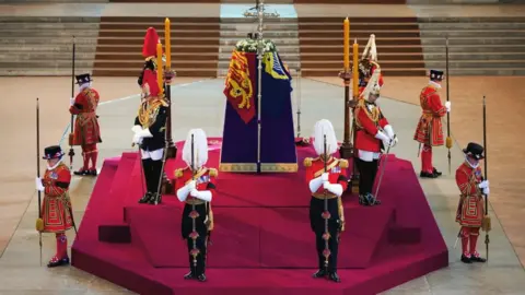 Capilla ardiente con los restos de la reina Isabel II.. Fotografía: theroyalfamily