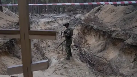 Detección fosas Izium. Fuente: RTVE