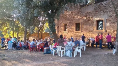 La merienda en el monasterio puso fin a las fiestas de Granja de Moreruela