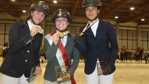 Amazonas zamoranas premiadas en el campeonato de Salto de CyL