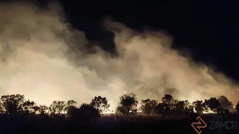 Imagen de archivo de un fuego declarado este verano entre Santovenia y Granja de Moreruela