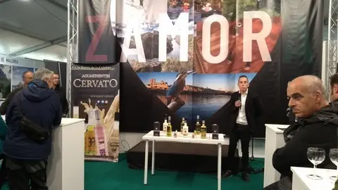 Presentación de licores Cervato de Villardeciervos, en Naturcyl