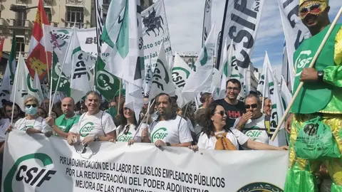 Manifestantes convocados por el CSIF en Madrid
