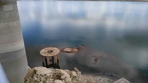 Estado del embalse de Almendra durante el vaciado para enviar agua a Portugal. Fotografía: CEDIDA