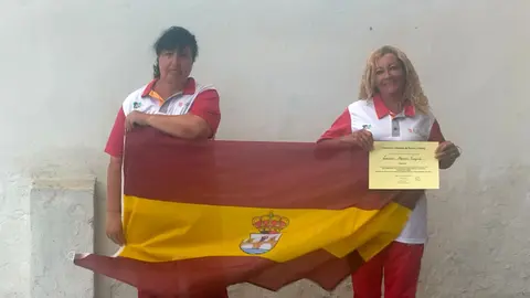 Ana Mellado y Lourdes Moreira vía Interbenavente.es