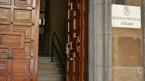 Acceso principal a la Audiencia Provincial en la Gran Vía. Foto SalamancaAldia