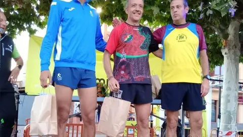 Manuel Martín Sampedro se hace con el segundo puesto en la I Carrera Popular de la Vendimia. Fotografía: Benavente Atletismo