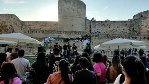 Mercado de Tendencias en el Castillo