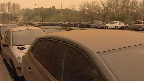 Coches llenos de polvo. Foto de archivo