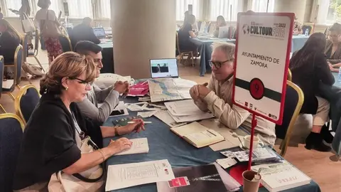 El concejal de Turismo, en una reunión con touroperadores en Madrid