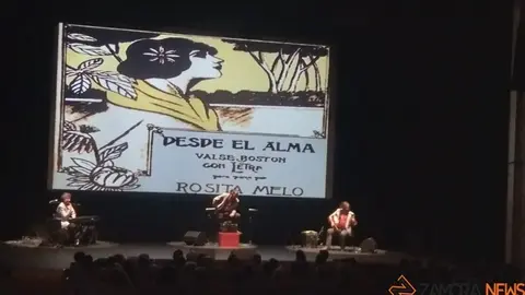 La Porteña, en el escenario del Teatro Ramos Carrión