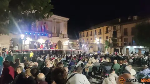 Toro vendimia folclore