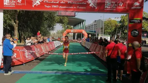 Atleta del Vino Toro Caja Rural en la Media Maratón de Palencia