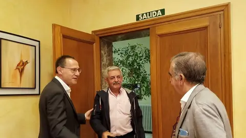 Reunión del subdelegado con el alcalde de Fresno de la Ribera