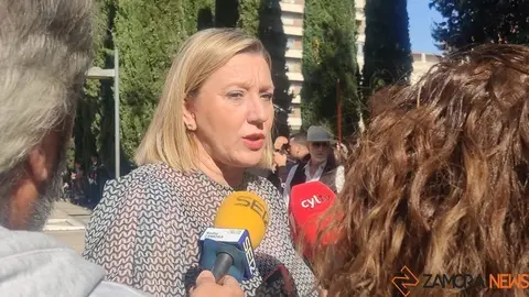 Isabel Blanco, en el desfile militar de Zamora. Imagen de Archivo