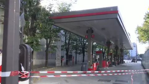 Gasolinera cerrada en París