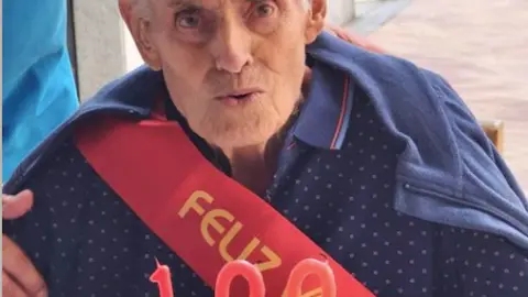 Miguel Pérez, expresidente de la Diputación de Zamora, en una de sus últimas imágenes durante la celebración de su 100 cumpleaños