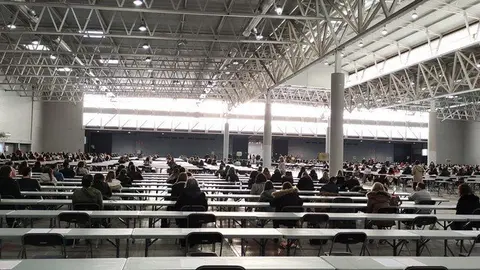 Opositores en un examen