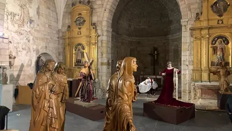 Los pasos de Jesús Nazareno, La Verónica y Las tres Marías ya descansan en la iglesia de Santa María