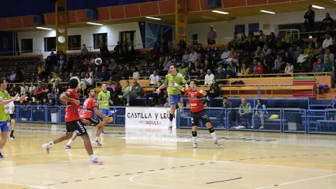 Balonmano Zamora-Nov&aacute;s_4