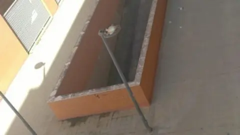 Rotura de cristales de una farola