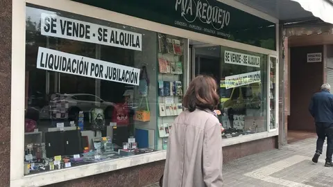 Escaparate de la PYA en la Avenida de Requejo