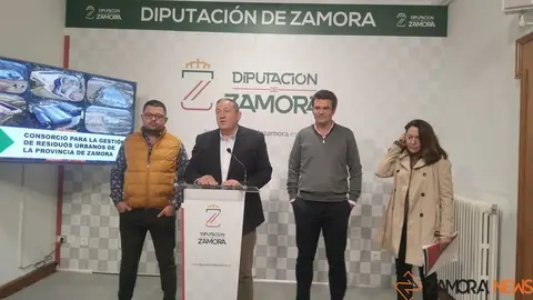 El diputado de Medio Ambiente con presidente de Mancomunidades