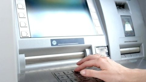 Foto de archivo de un cajero bancario vía Salamancartvaldia.es
