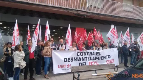 Concentración sindical ante la sede del Ecyl en Zamora (1)