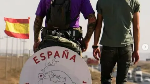 Santiago Sánchez Cogedor, el español que ha viajado al Mundial de Qatar caminando