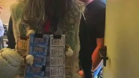 El vendedor de la ONCE disfrazado en un bar de Pinilla